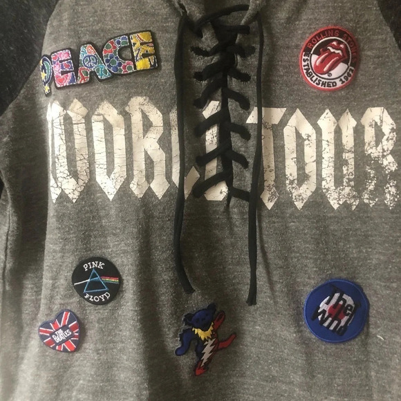 ☀️VINTAGE BRAND World Tour Graphic Baseball Tee - Picture 2 of 5